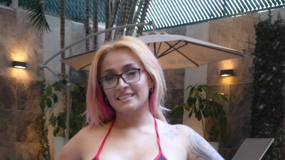 SEXMEX SHE GETS HORNY IN THE POOL . Gaby Veracruz