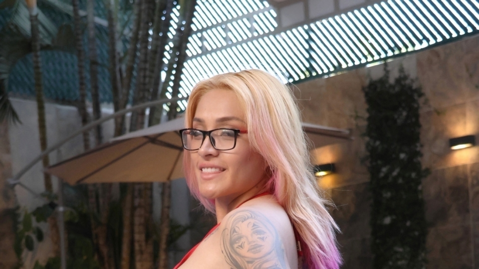 SEXMEX SHE GETS HORNY IN THE POOL . Gaby Veracruz