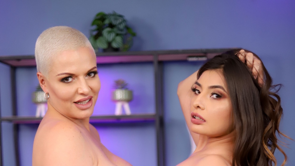 SEXMEX Suegra caliente . Dasha y Connie García