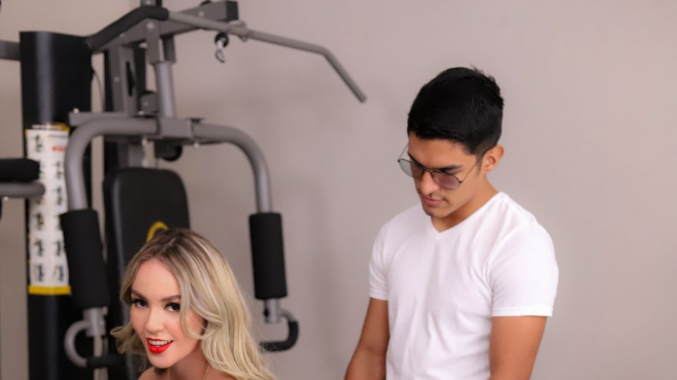 SEXMEX El instructor la puso caliente . Kourtney Love