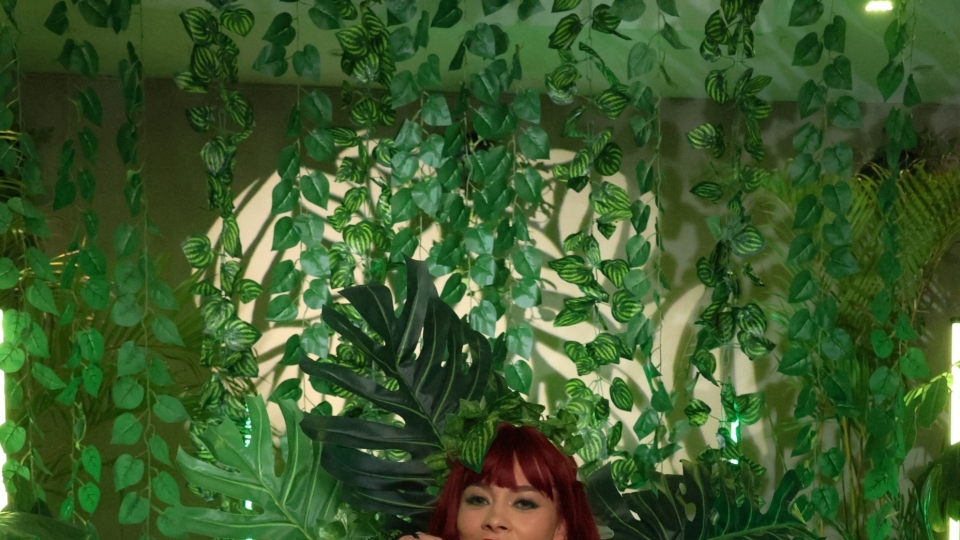 SEXMEX Poison Ivy Perverts Robin . Nicole Zurich