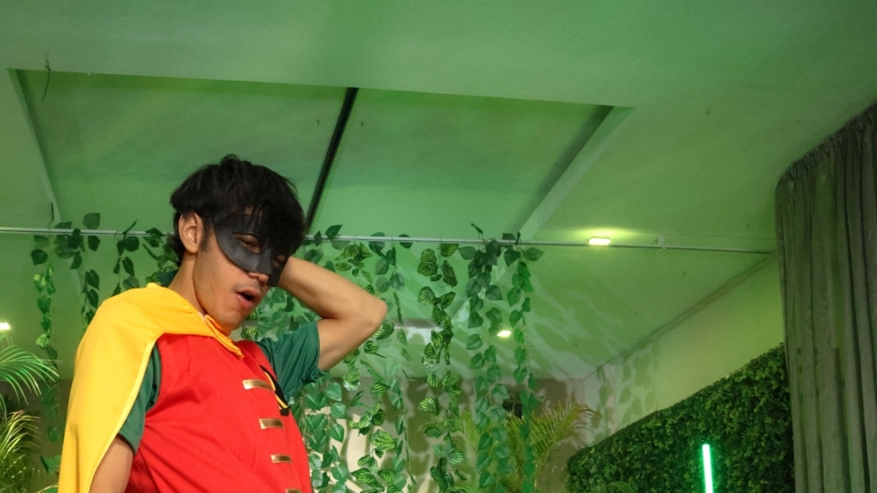 SEXMEX POISON IVY PERVERTS ROBIN . Nicole Zurich