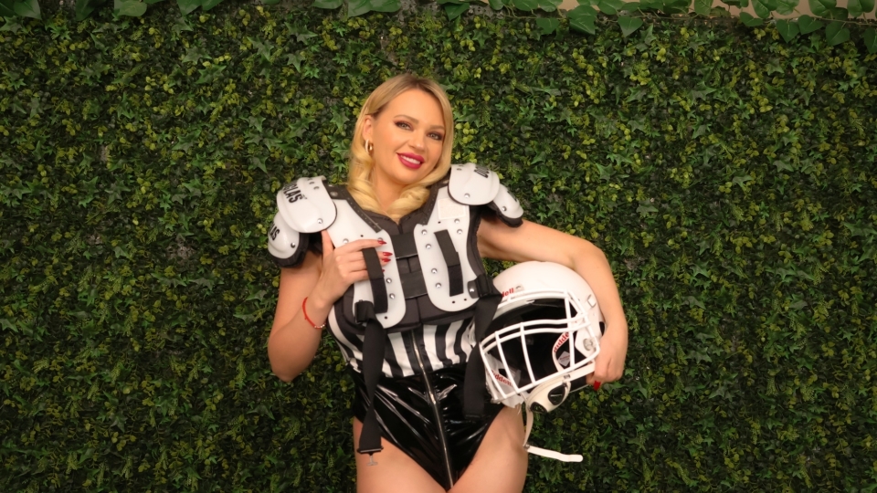 SEXMEX Especial Del Super Bowl . Emily Thorne