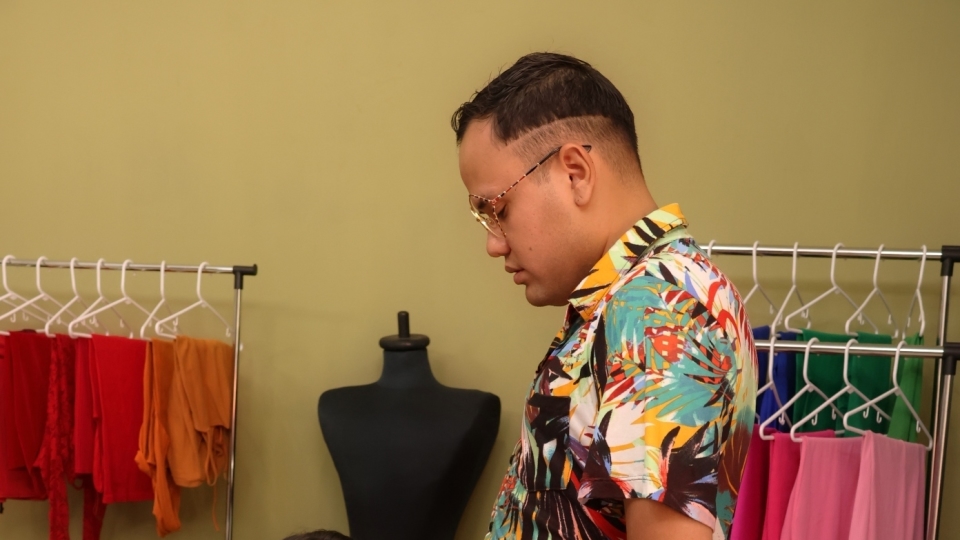 SEXMEX THE FAKE GAY MAKES HER A DRESS . Sol Raven