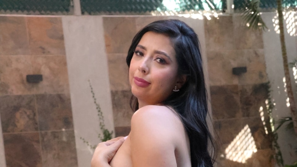 SEXMEX MILF GOT FUCKED IN THE POOL . Lina Henao