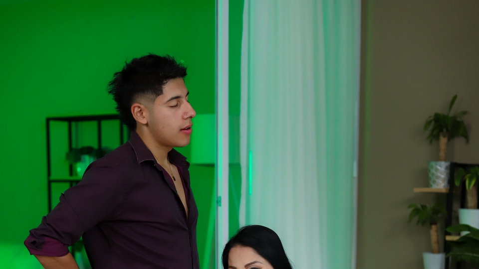 SEXMEX La milf seducida por un hombre . Pamela Ríos