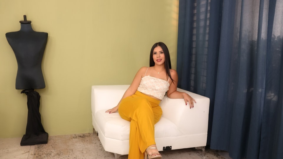 SEXMEX HER PALAZZO PANTS GAVE UP ON HER MASSIVE BUTT . Elizabeth Marquez