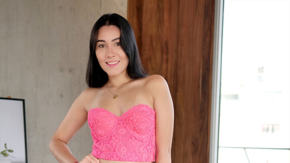 SEXMEX Angie Miller . Novia Cachonda