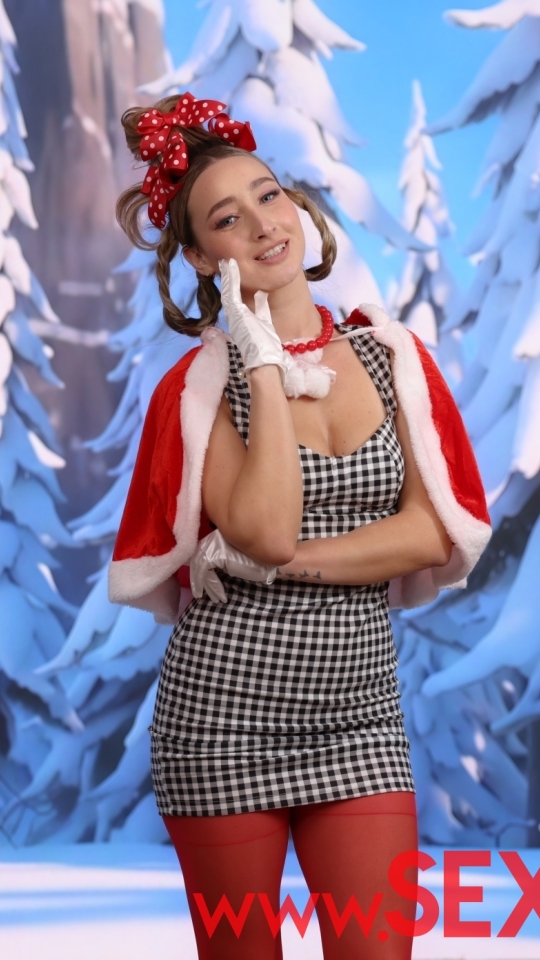 SEXMEX The Grinch Steals Christmas . Lula