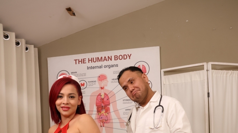 SEXMEX Enfermera Buscado Trabajo . Nicole Zurich