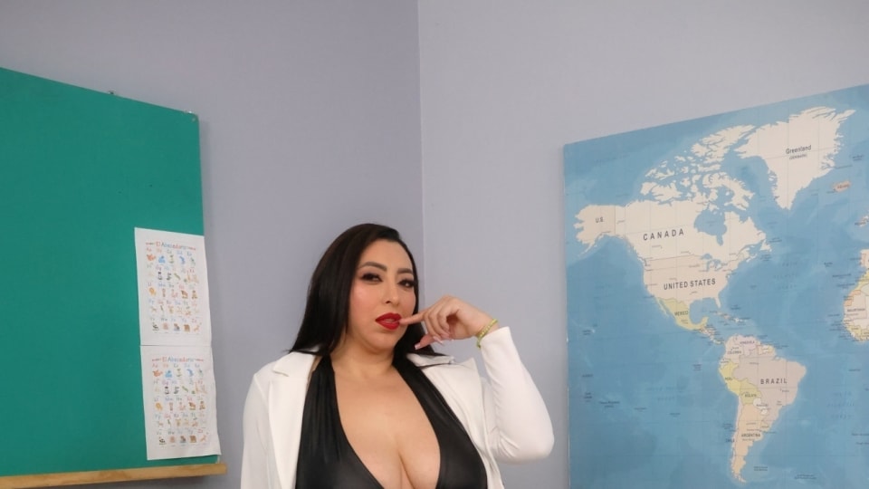 SEXMEX La Maestra Milf Contra El Bullying . Kari Cachonda