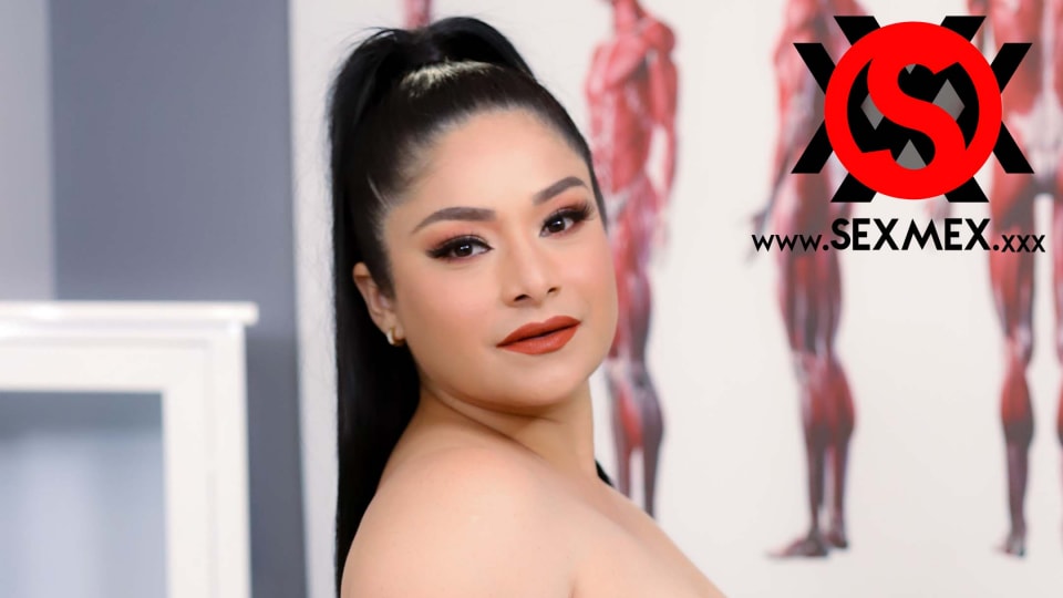 SEXMEX Revisión mamaria con el doctor . Mía Sánz