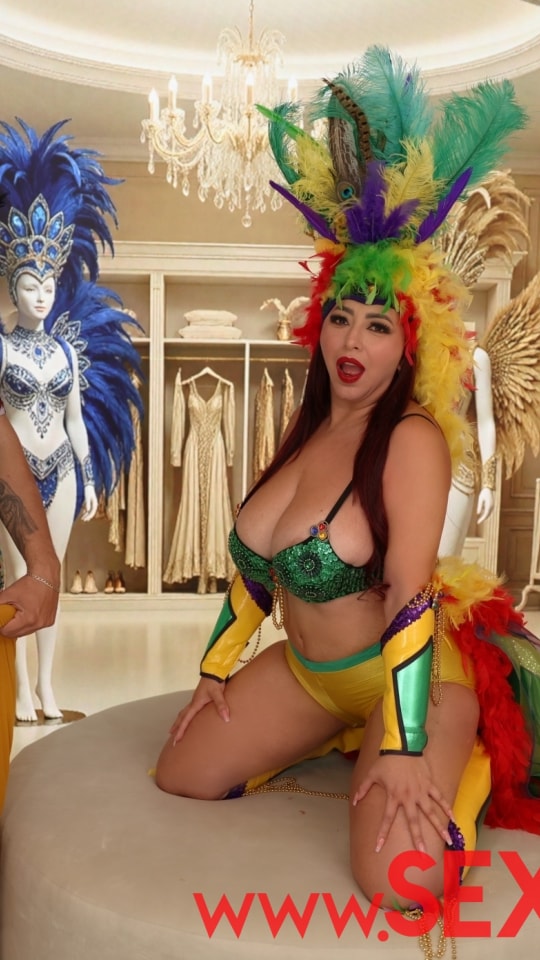 SEXMEX La Milf Va Al Carnaval . Kari Cachonda