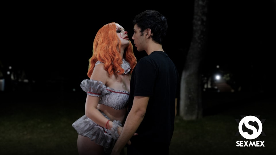 SEXMEX Especial de Halloween - Sexy payasita de terror . Emily Thorne