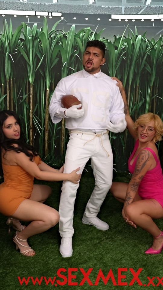 SEXMEX SUPER BLOW HALFTIME SHOW . Paola Rubiel y Gaby Veracruz