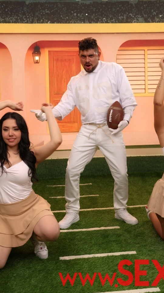 SEXMEX SUPER BLOW HALFTIME SHOW . Paola Rubiel y Gaby Veracruz