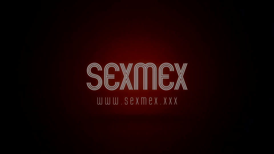 SEXMEX Carshow woman P2