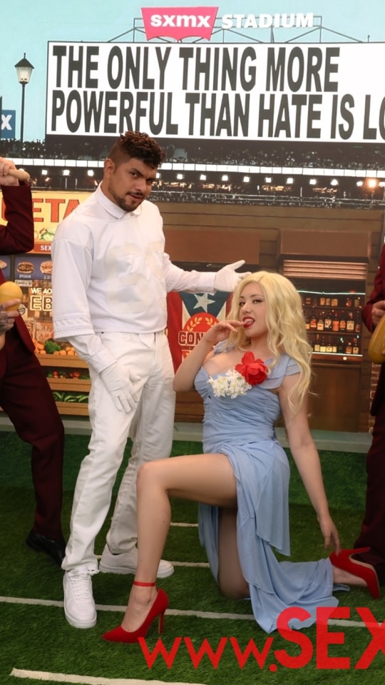 SEXMEX LESLIE GAGA IN THE SUPER BLOW HALFTIME SHOW . Paola Rubiel