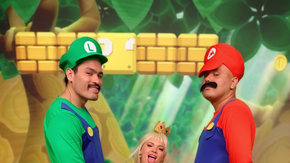 SEXMEX PRINCESS PEECH REWARDS THE BROs. Emily Thorne