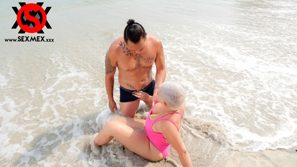 SEXMEX Rescatando a una MILF sexosa . Dasha