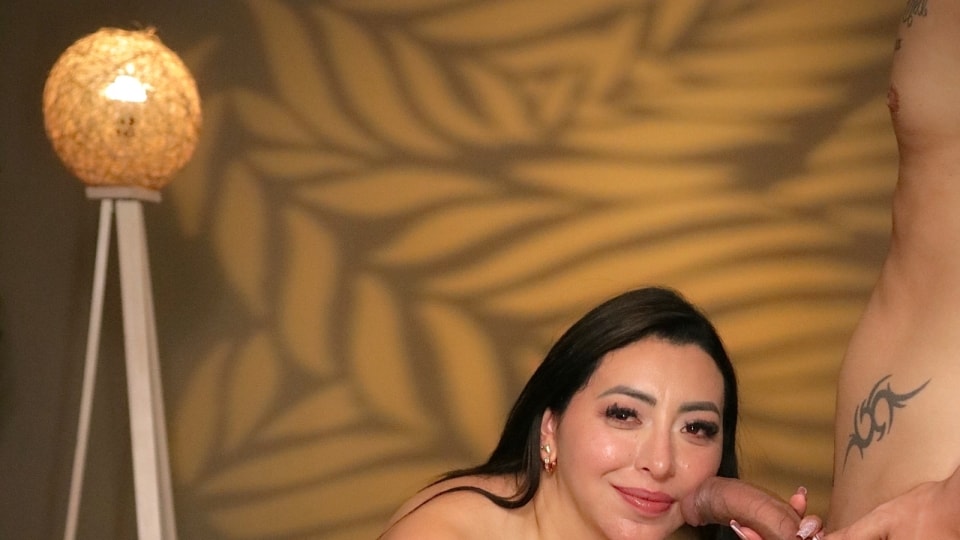 SEXMEX SHE GETS FUCKED BY HER EMPLOYEE . Kari Cachonda