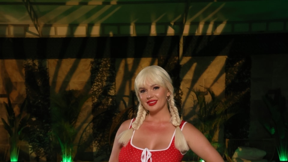 SEXMEX Consolando A La Sexy Madrastra . Emily Thorne