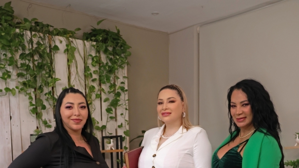 SEXMEX Las mujeres Super Religiosas . GALI DIVA + KARI CACHONDA + LOREE LOVE