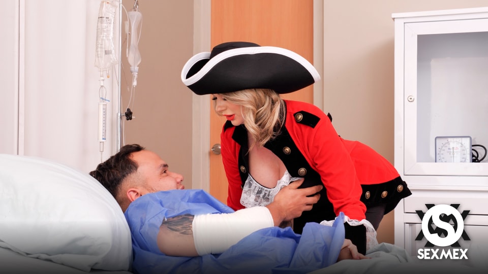 SEXMEX Sexy pirate . Emily Thorne
