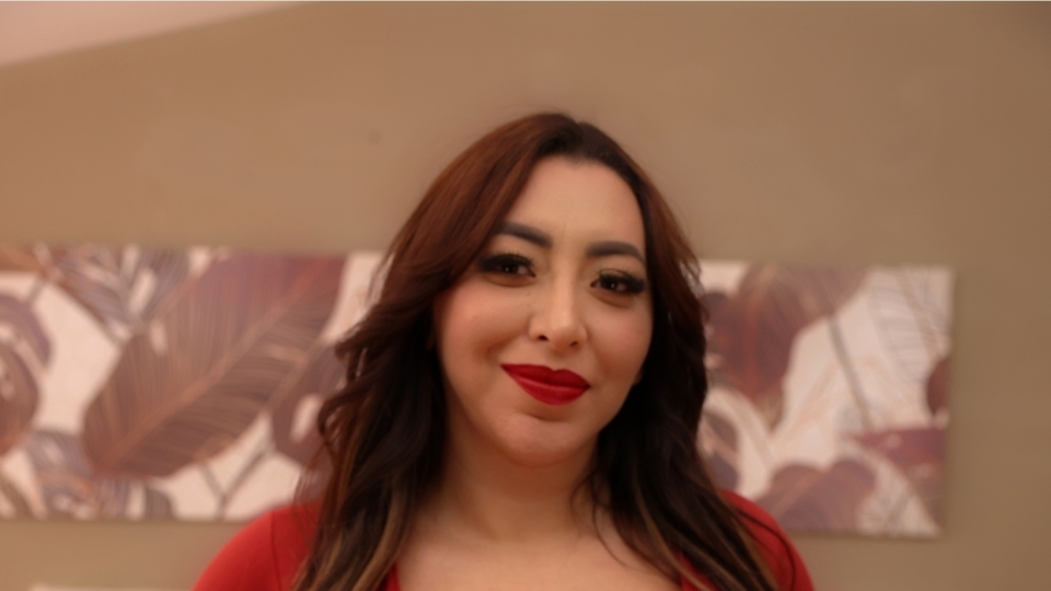 SEXMEX BUSTY MILF WANTS IT FROM BEHIND . Kari Cachonda