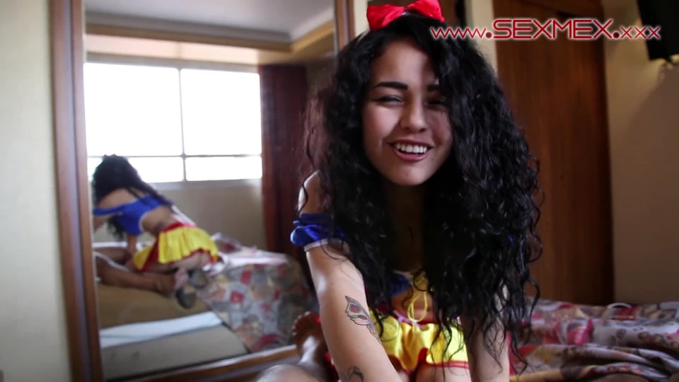 SEXMEX 白雪姫 . Helena Danae
