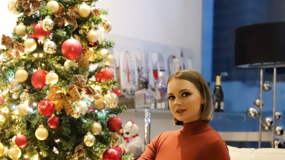 SEXMEX Fucked by not the grinch . Emily Thorne