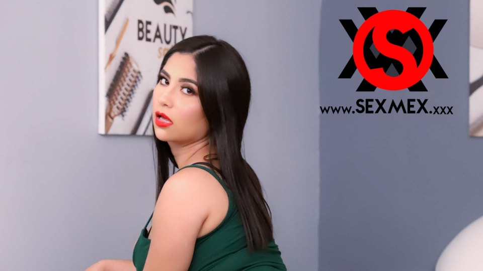 SEXMEX Special favor to her neighbour . Analía Lipha