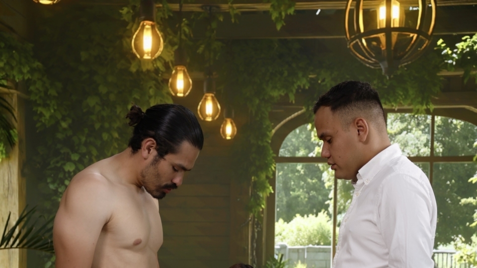 SEXMEX THE BUSTY MILF AND THE WAITERS . Kari Cachonda