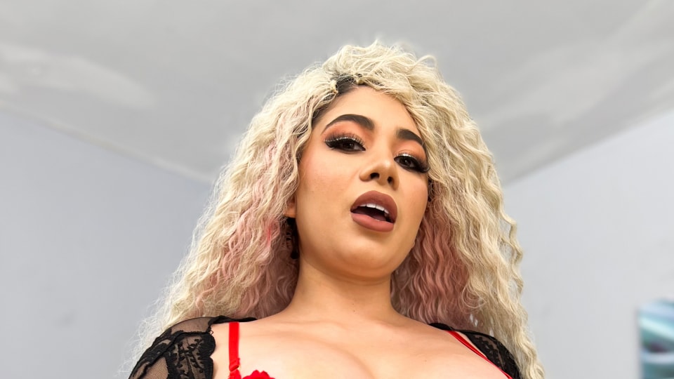 SEXMEX Police officer helps the sexy lady . Giselle Montes