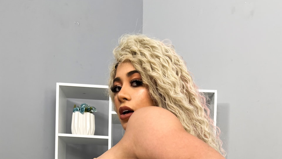 SEXMEX Police Officer Helps the Sexy Lady . Giselle Montes