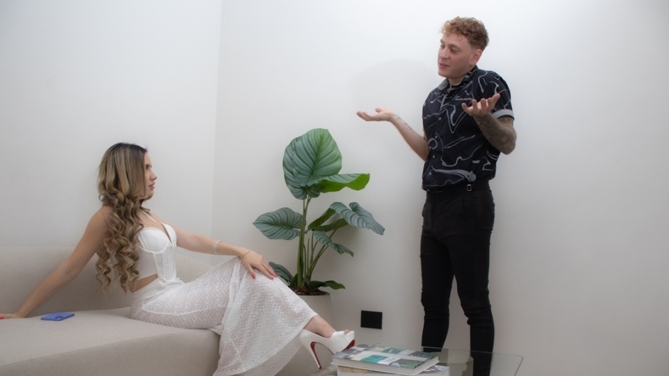 SEXMEX SEDUCIENDO AL ESCOLTA QUE LE PUSO SU MARIDO . AMBAR PRADA