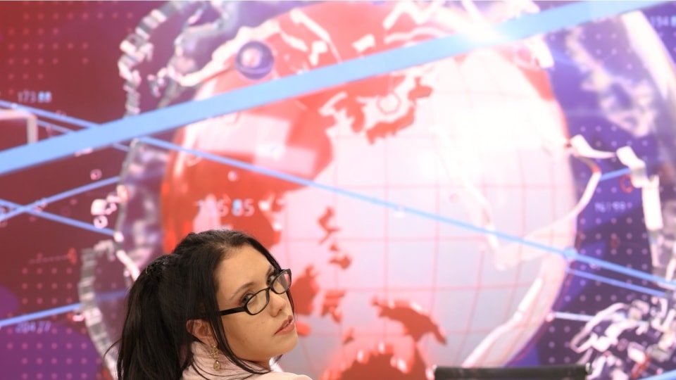 SEXMEX La Sexy Conductora Del Noticiero . Paola Rubiel