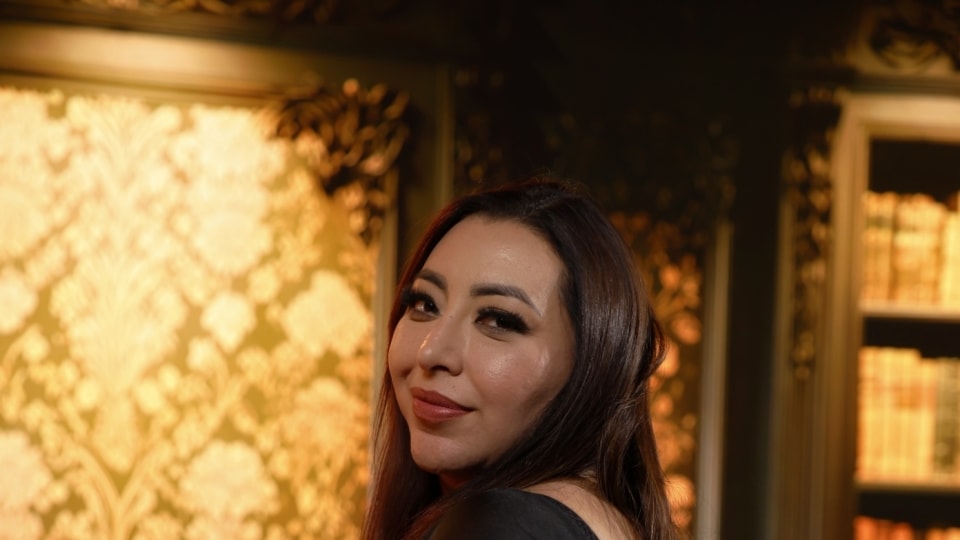 SEXMEX A LA VIUDA LE DAN DOBLE CONSUELO . KARI CACHONDA + ALDO MORENO + DANIEL